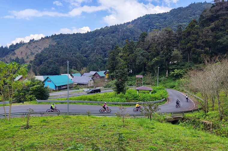 遺世獨立宛如童話國度的靜謐部落-得恩亞納合掌村